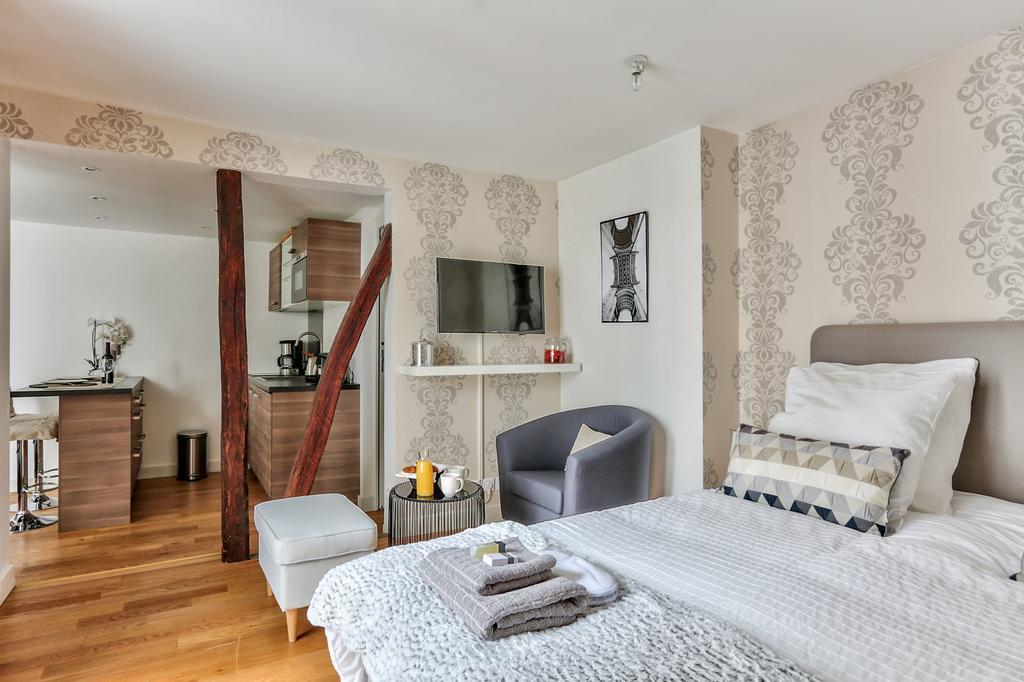 Love Nest In Saint Germain Париж Екстериор снимка